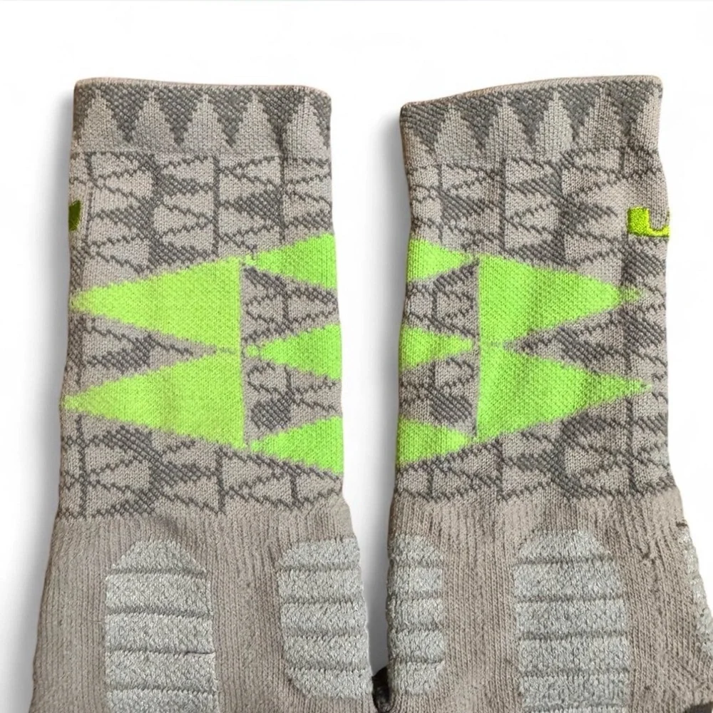 Nike LeBron James Elite Basketball Socks Boys Small